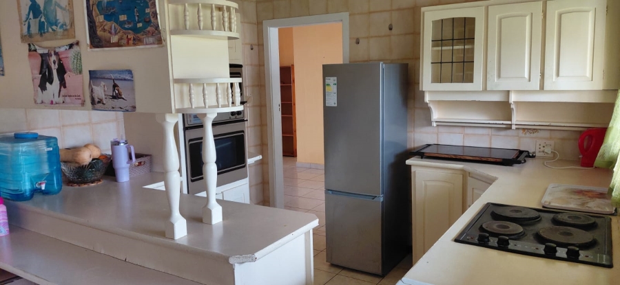 6 Bedroom Property for Sale in Uvongo KwaZulu-Natal