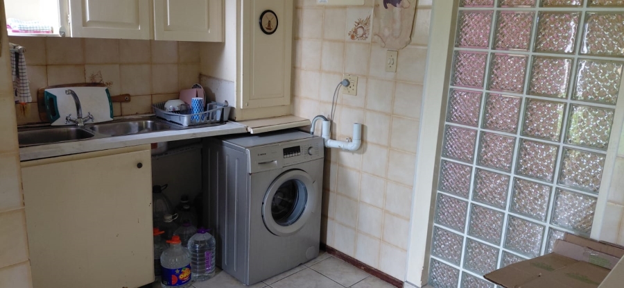 6 Bedroom Property for Sale in Uvongo KwaZulu-Natal