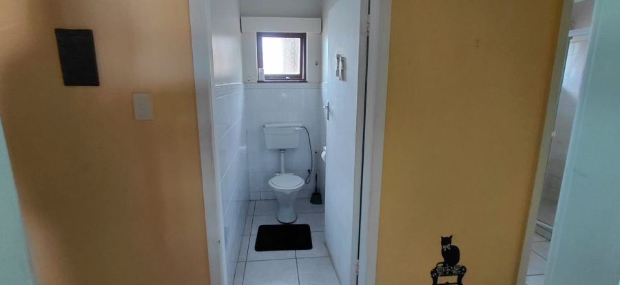 6 Bedroom Property for Sale in Uvongo KwaZulu-Natal