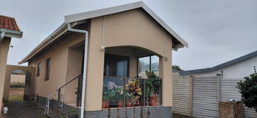 6 Bedroom Property for Sale in Uvongo KwaZulu-Natal