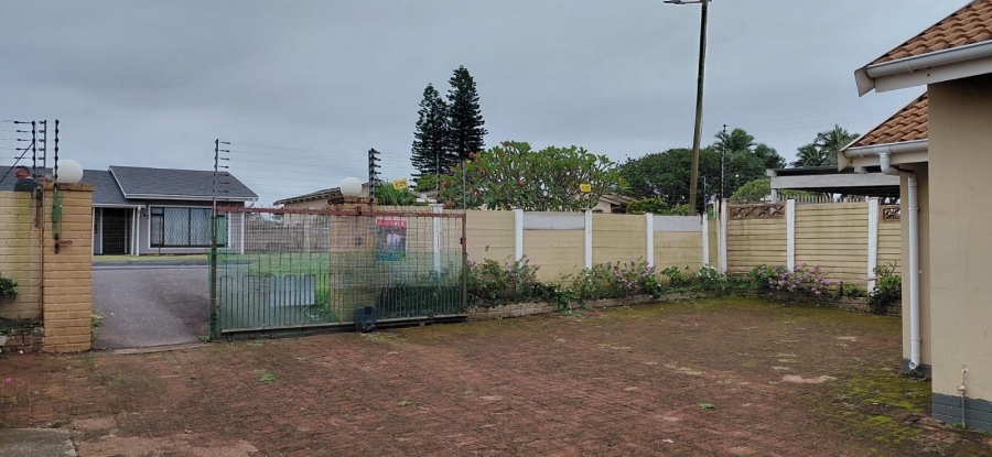 6 Bedroom Property for Sale in Uvongo KwaZulu-Natal