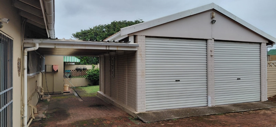 6 Bedroom Property for Sale in Uvongo KwaZulu-Natal