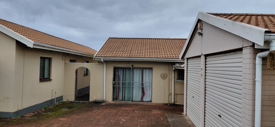 6 Bedroom Property for Sale in Uvongo KwaZulu-Natal