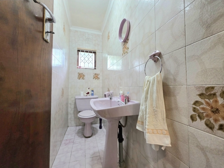 5 Bedroom Property for Sale in Isipingo Hills KwaZulu-Natal