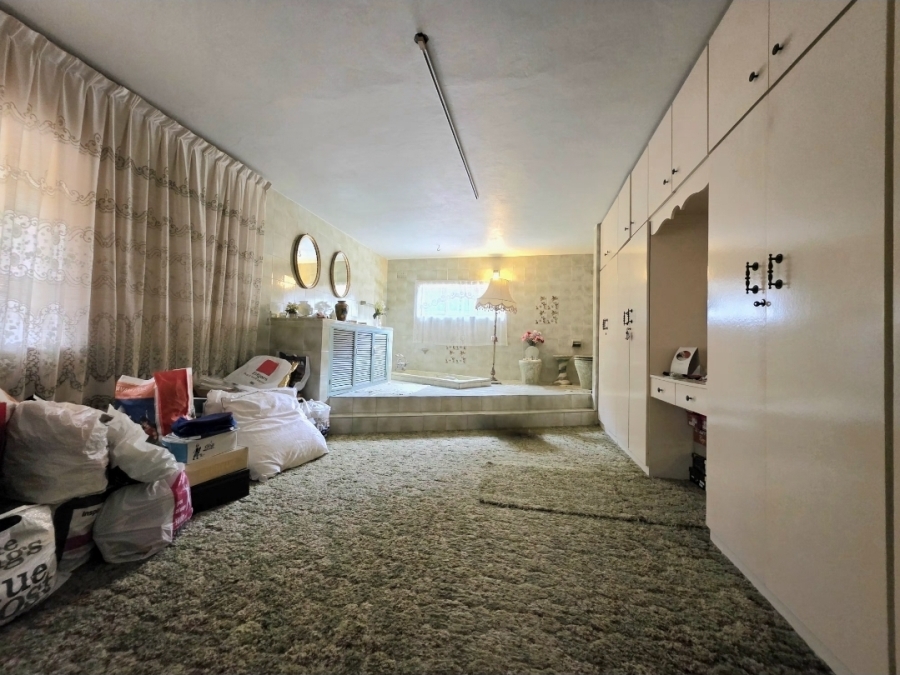 5 Bedroom Property for Sale in Isipingo Hills KwaZulu-Natal