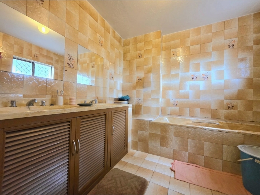 5 Bedroom Property for Sale in Isipingo Hills KwaZulu-Natal