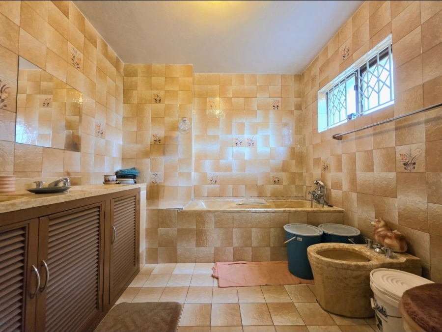 5 Bedroom Property for Sale in Isipingo Hills KwaZulu-Natal