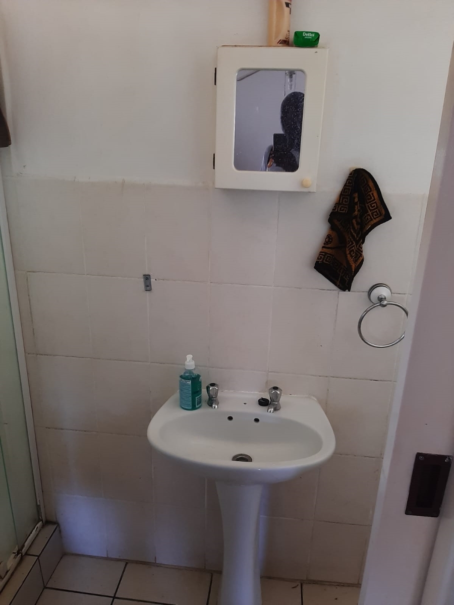 1 Bedroom Property for Sale in Richem KwaZulu-Natal