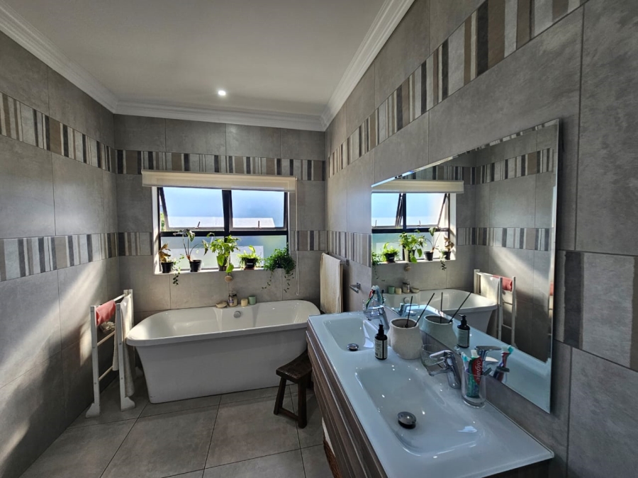 3 Bedroom Property for Sale in Salt Rock KwaZulu-Natal