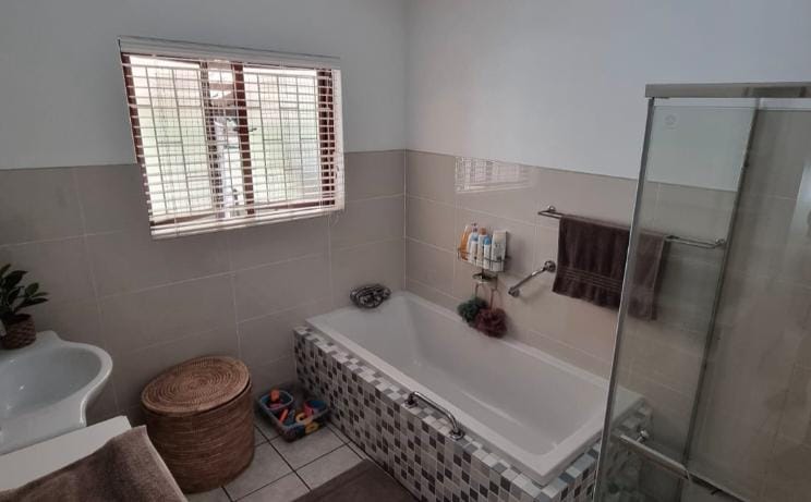 3 Bedroom Property for Sale in Uvongo Beach KwaZulu-Natal