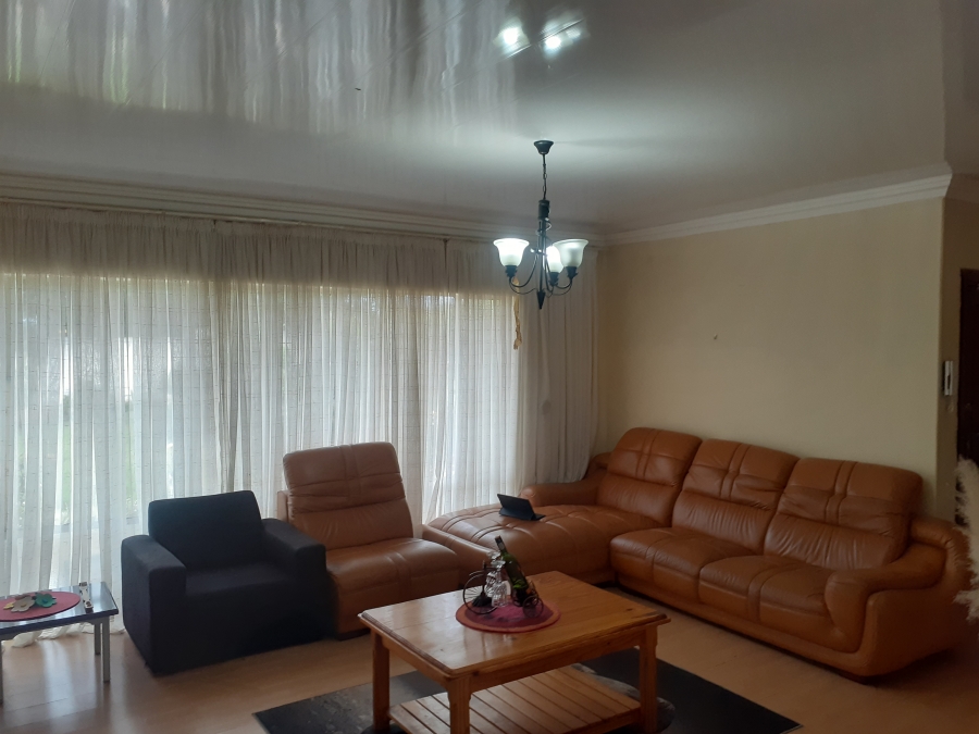 4 Bedroom Property for Sale in Signal Hill KwaZulu-Natal