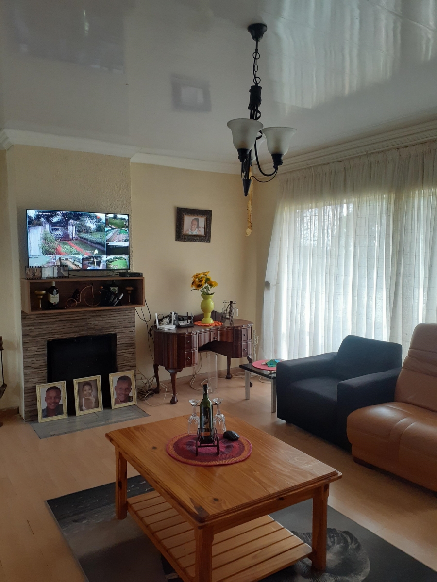 4 Bedroom Property for Sale in Signal Hill KwaZulu-Natal