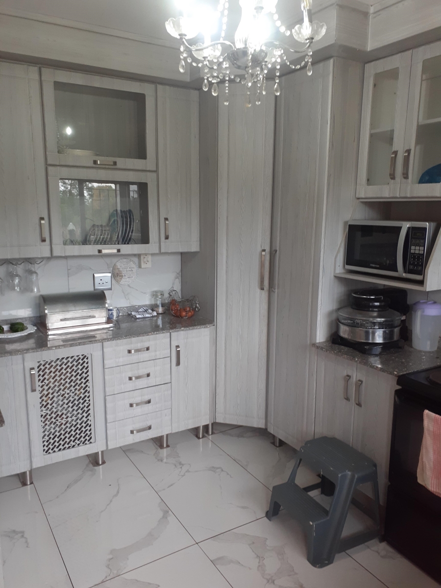 4 Bedroom Property for Sale in Signal Hill KwaZulu-Natal