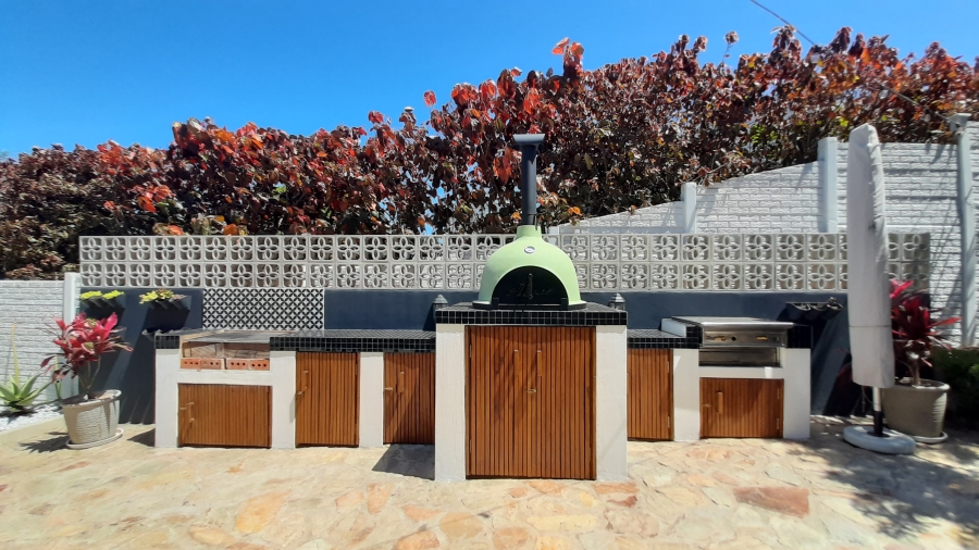 4 Bedroom Property for Sale in Salt Rock KwaZulu-Natal