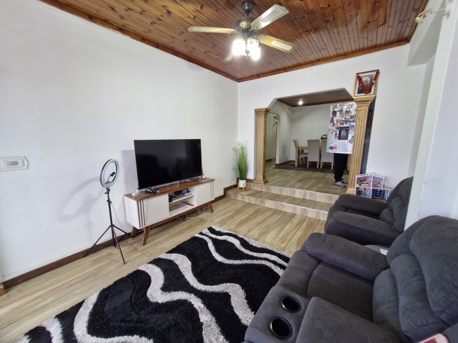 4 Bedroom Property for Sale in Northcroft KwaZulu-Natal