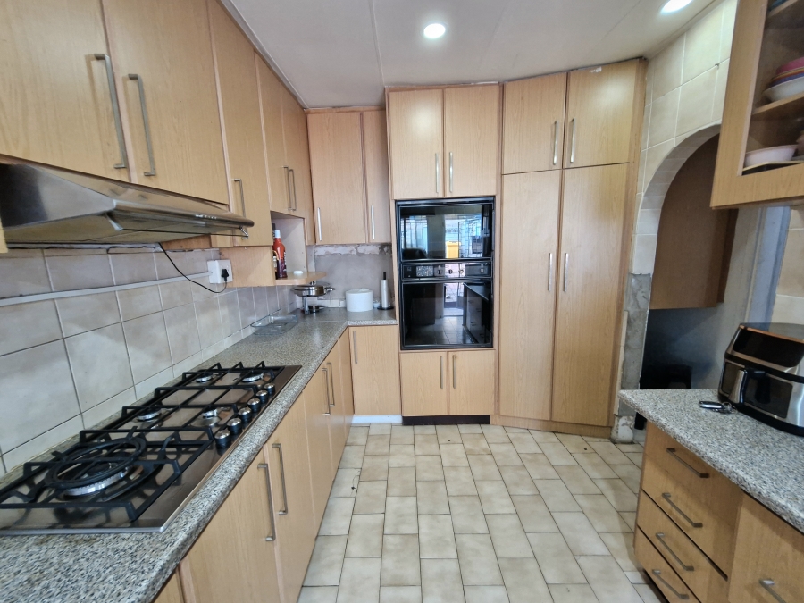 4 Bedroom Property for Sale in Northcroft KwaZulu-Natal