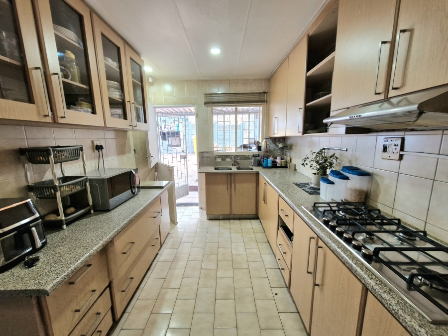 4 Bedroom Property for Sale in Northcroft KwaZulu-Natal