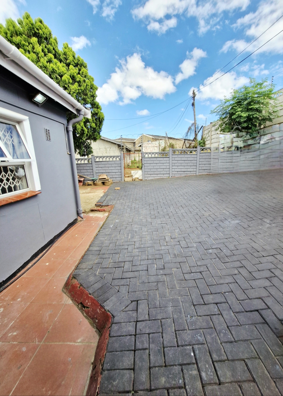 4 Bedroom Property for Sale in Northcroft KwaZulu-Natal