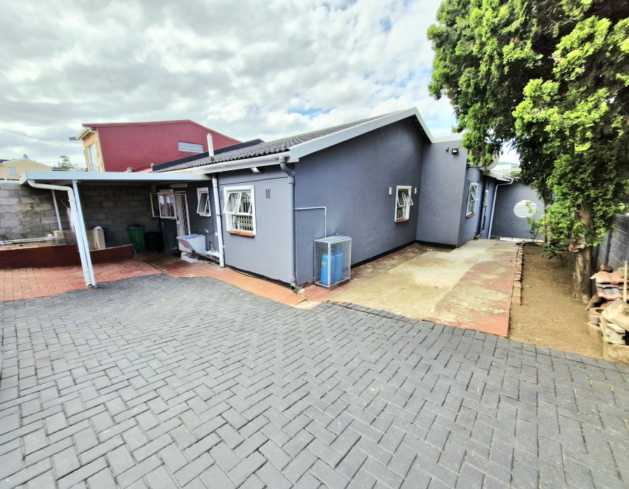 4 Bedroom Property for Sale in Northcroft KwaZulu-Natal