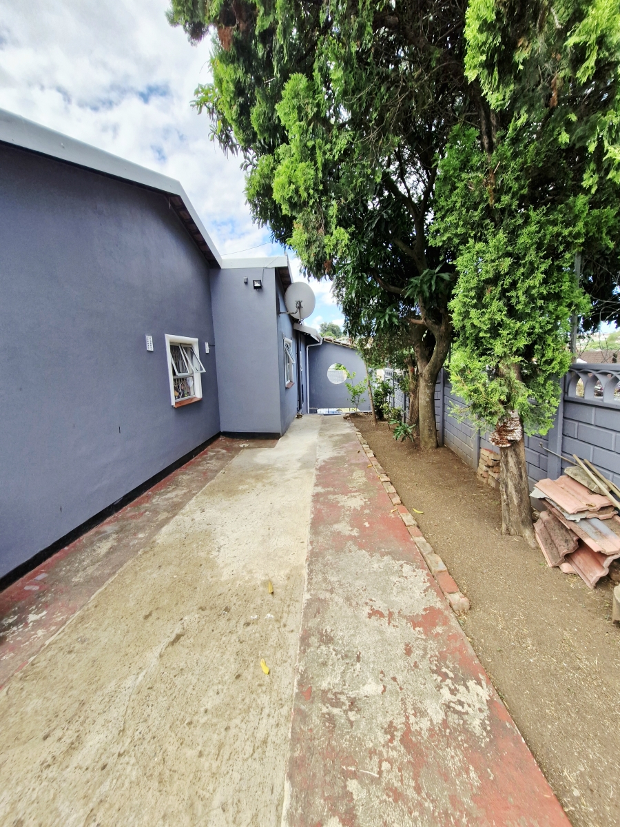 4 Bedroom Property for Sale in Northcroft KwaZulu-Natal