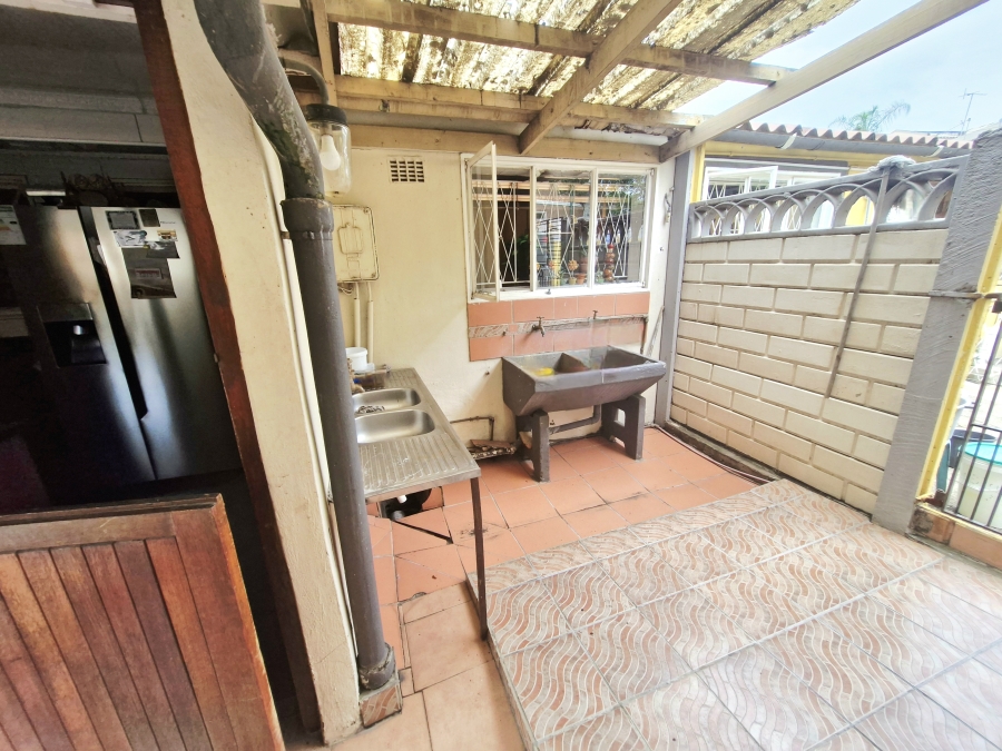 4 Bedroom Property for Sale in Stonebridge KwaZulu-Natal