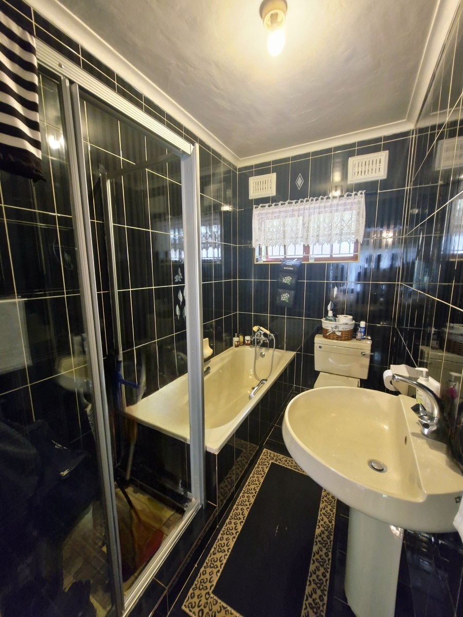 4 Bedroom Property for Sale in La Mercy KwaZulu-Natal