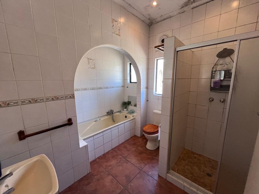 5 Bedroom Property for Sale in Meer En See KwaZulu-Natal