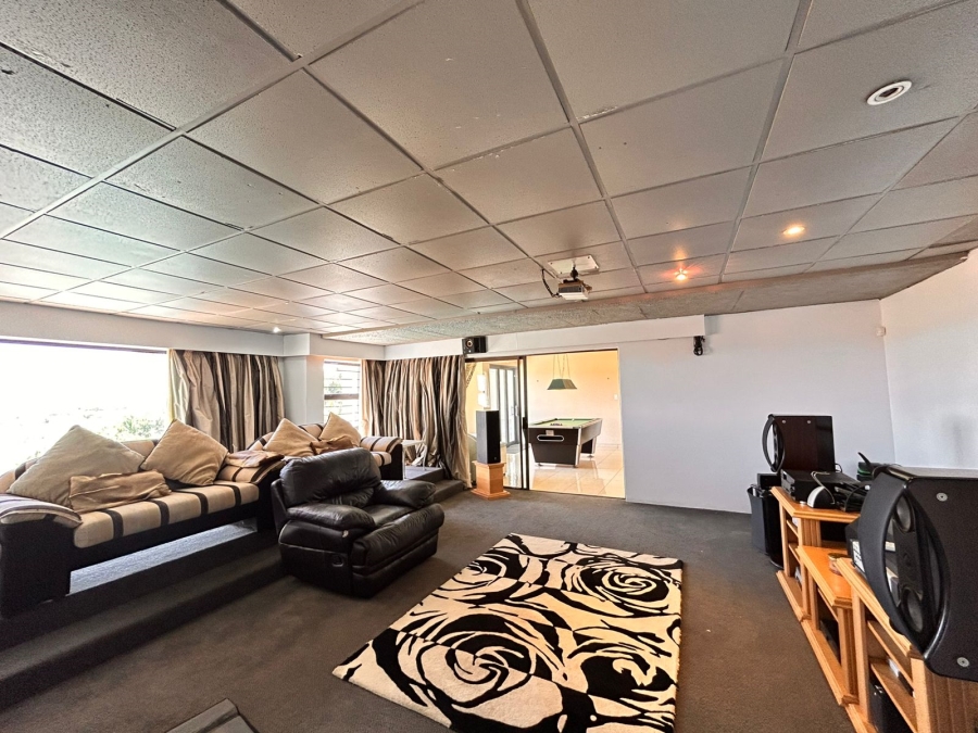 5 Bedroom Property for Sale in Meer En See KwaZulu-Natal