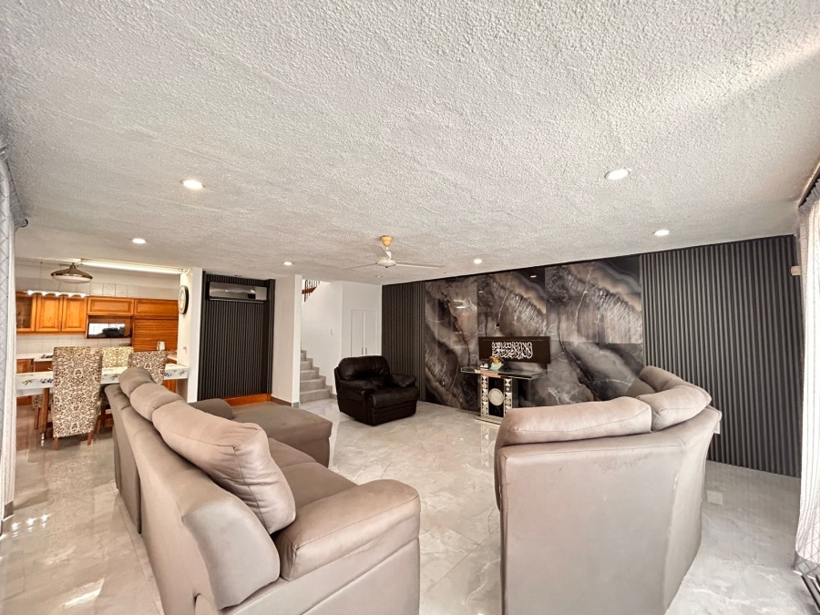 5 Bedroom Property for Sale in Meer En See KwaZulu-Natal