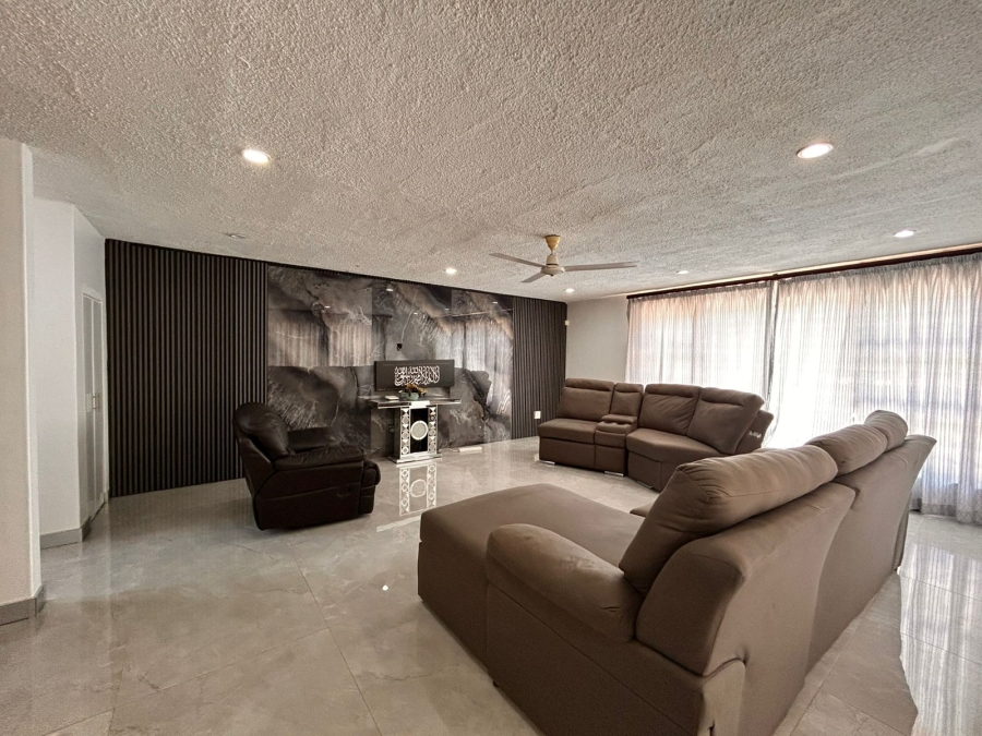 5 Bedroom Property for Sale in Meer En See KwaZulu-Natal