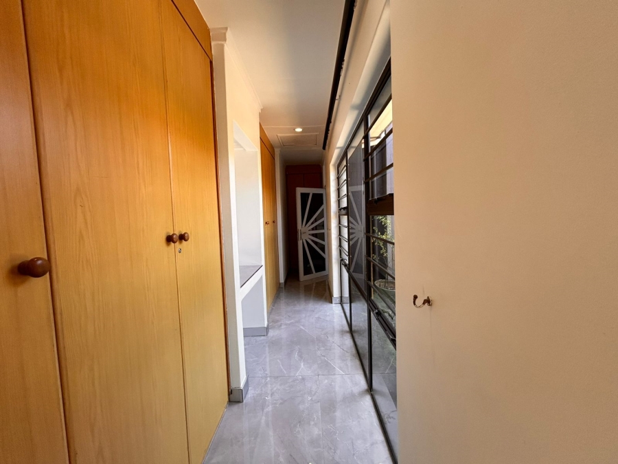 5 Bedroom Property for Sale in Meer En See KwaZulu-Natal