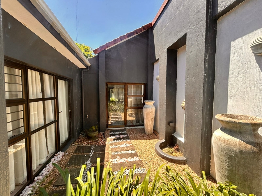 5 Bedroom Property for Sale in Meer En See KwaZulu-Natal