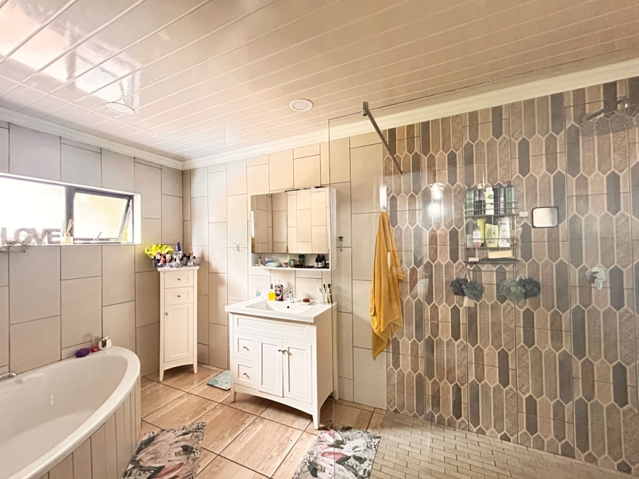 4 Bedroom Property for Sale in Veld En Vlei KwaZulu-Natal