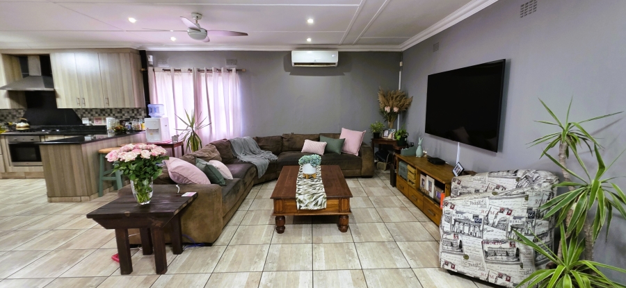 4 Bedroom Property for Sale in Veld En Vlei KwaZulu-Natal