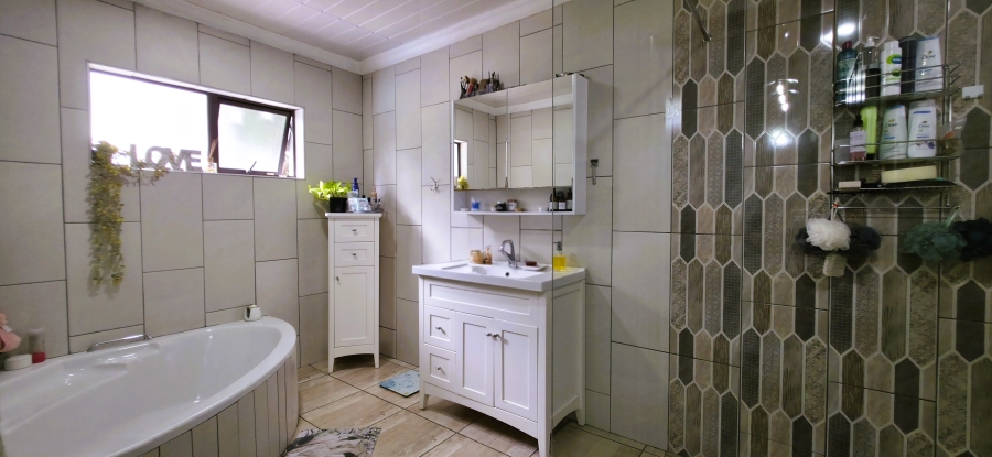 4 Bedroom Property for Sale in Veld En Vlei KwaZulu-Natal