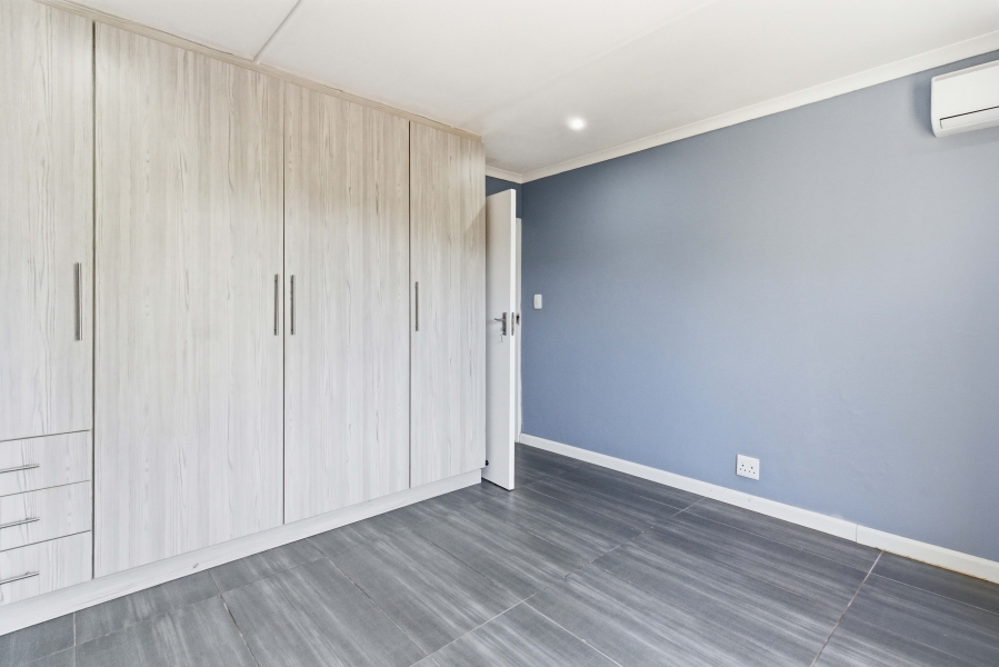 2 Bedroom Property for Sale in Amanzimtoti KwaZulu-Natal