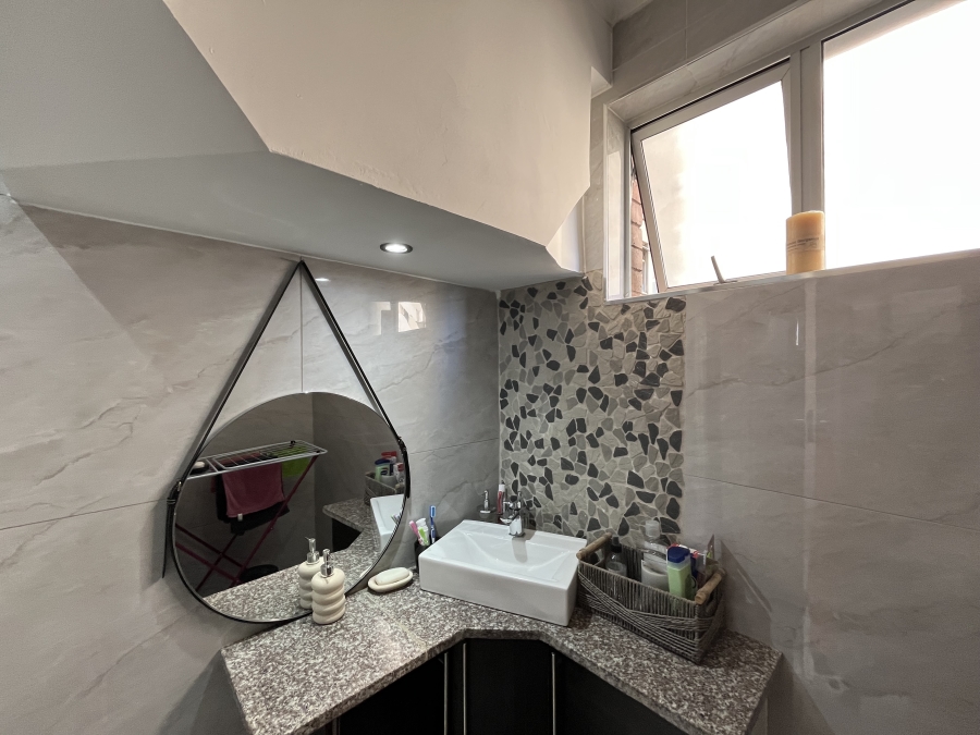 2 Bedroom Property for Sale in South Beach KwaZulu-Natal