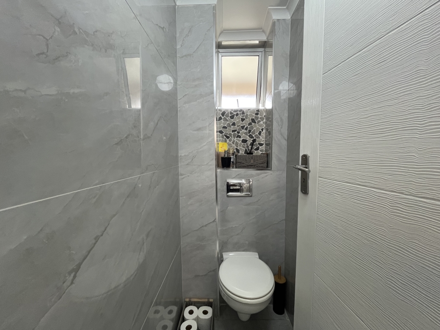 2 Bedroom Property for Sale in South Beach KwaZulu-Natal