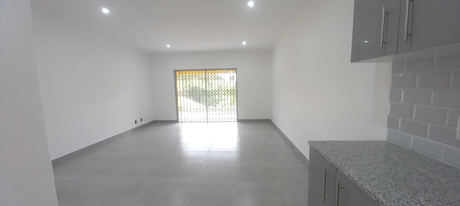 To Let 2 Bedroom Property for Rent in Kloof KwaZulu-Natal