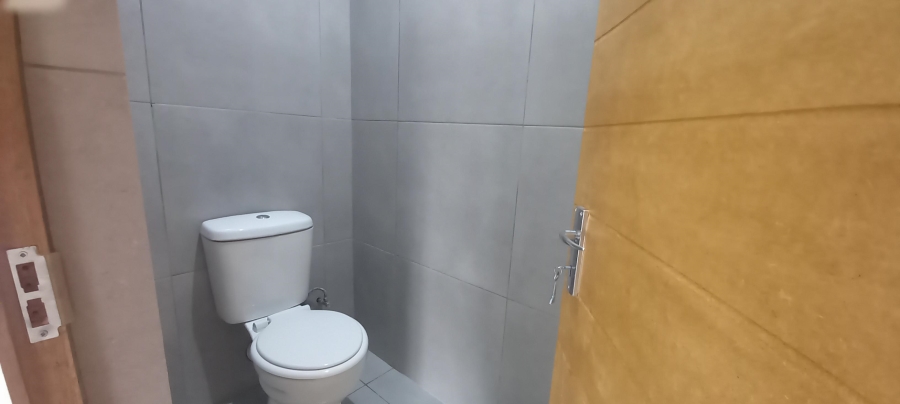 To Let 2 Bedroom Property for Rent in Kloof KwaZulu-Natal