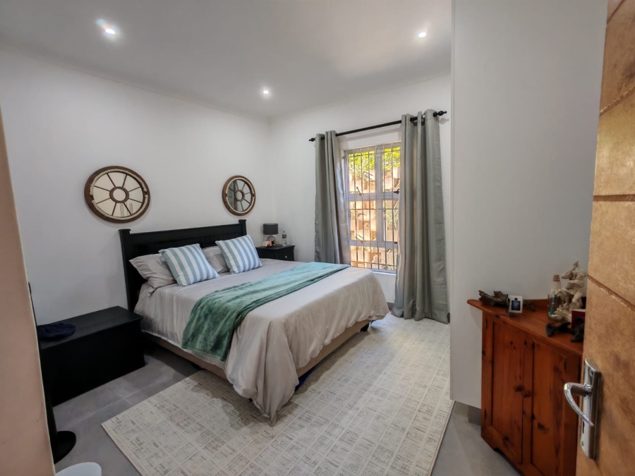 To Let 2 Bedroom Property for Rent in Kloof KwaZulu-Natal