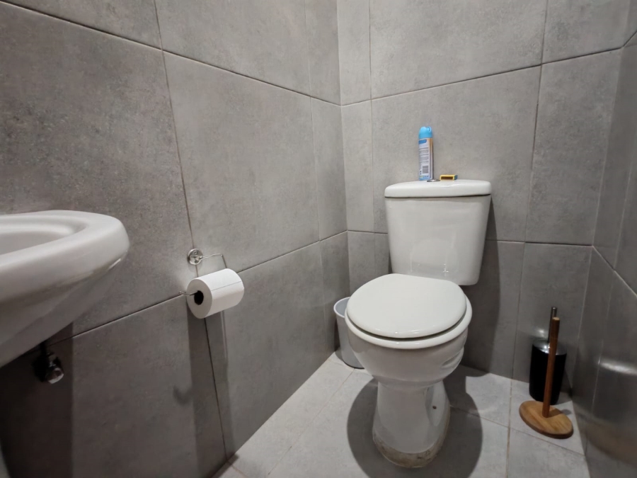 To Let 2 Bedroom Property for Rent in Kloof KwaZulu-Natal