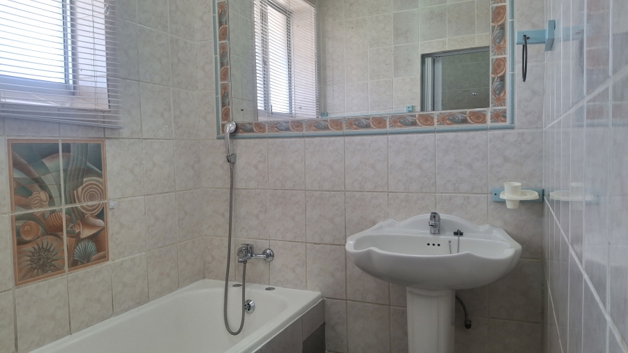 2 Bedroom Property for Sale in Amanzimtoti KwaZulu-Natal