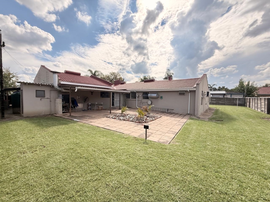 4 Bedroom Property for Sale in Pioneer Park KwaZulu-Natal