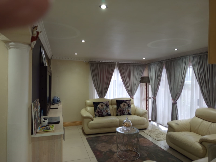 3 Bedroom Property for Sale in Parkgate KwaZulu-Natal