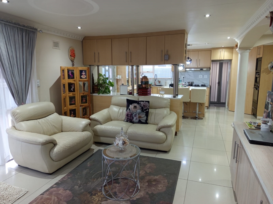 3 Bedroom Property for Sale in Parkgate KwaZulu-Natal