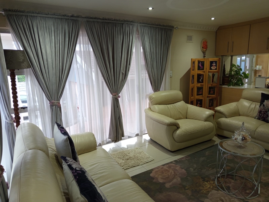 3 Bedroom Property for Sale in Parkgate KwaZulu-Natal