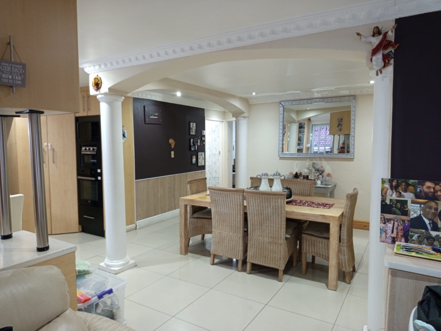 3 Bedroom Property for Sale in Parkgate KwaZulu-Natal