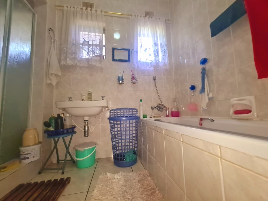 5 Bedroom Property for Sale in Mandeni KwaZulu-Natal