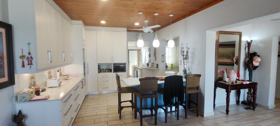 5 Bedroom Property for Sale in Manaba Beach KwaZulu-Natal